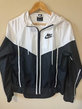 Nike Jacket Women's Small  Black White Windrunner Hooded